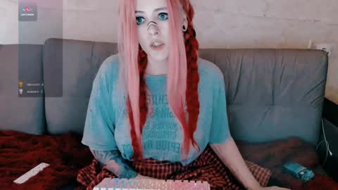 Snapshot of polly_wow chatting on 12.30.24 Polly online show from 12.30.24