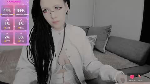 Polly online show from 11.22.25