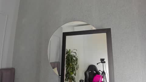 Snapshot of pollybabe_ chatting on 11.15.25 POLLY online show from 11.15.25