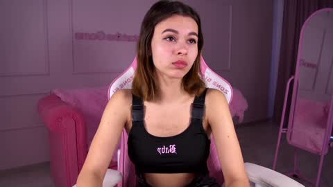 Snapshot of pollylanders chatting on 02.07.25 Polly online show from 02.07.25