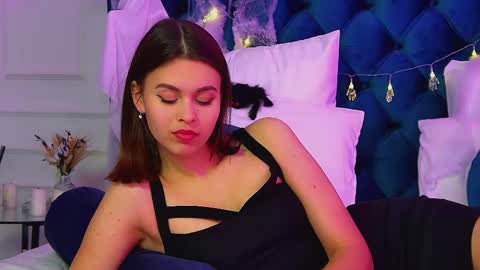 Snapshot of pollylanders chatting on 10.29.25 Polly online show from 10.29.25