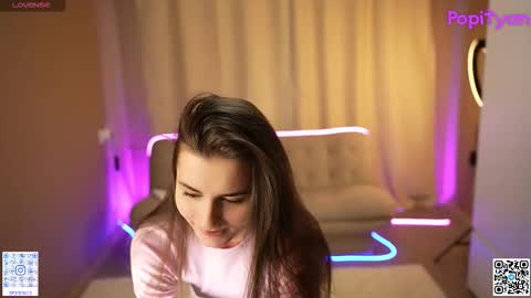 Snapshot of popityan chatting on 11.29.25 Louise see you on December 1 at 2200 UTC3 online show from 11.29.25