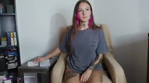 Snapshot of poppyquinn chatting on 06.20.26 PoppyQuinn online show from 06.20.26