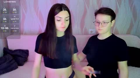 Ana and Tati online show from 10.28.25