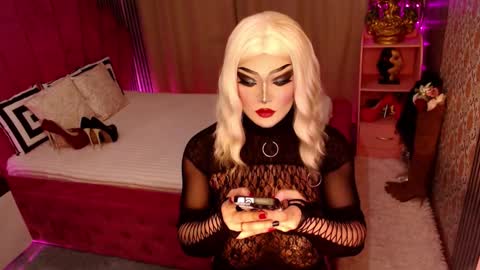 Snapshot of pornstarshaina chatting on 12.24.24 pornstarshaina online show from 12.24.24