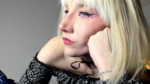 Snapshot of positivevibess chatting on 01.04.25 positivevibess online show from 01.04.25