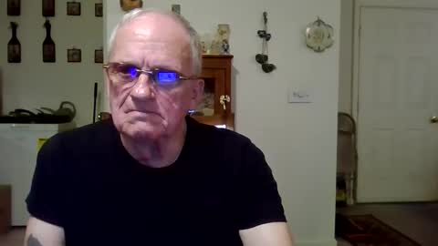 Snapshot of potato_chipz70 chatting on 12.16.25 potato_chipz70 online show from 12.16.25