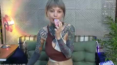 Snapshot of powerrr_ chatting on 06.23.26 Lola online show from 06.23.26