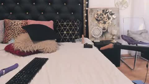 Snapshot of preciousailly chatting on 06.29.26 Ailyn online show from 06.29.26