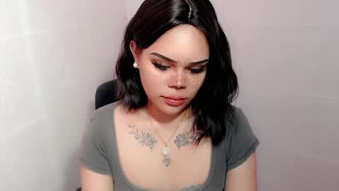 Snapshot of preciousangel69xxx chatting on 01.05.25 MAXXINE online show from 01.05.25