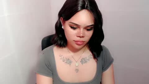 Snapshot of preciousangel69xxx chatting on 01.09.25 MAXXINE online show from 01.09.25