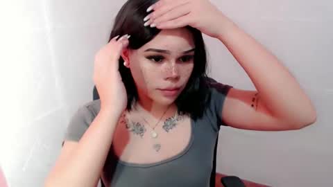 Snapshot of preciousangel69xxx chatting on 01.25.25 MAXXINE online show from 01.25.25