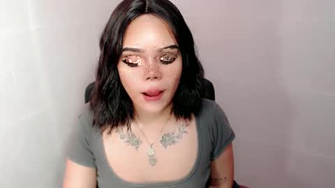 Snapshot of preciousangel69xxx chatting on 02.01.25 MAXXINE online show from 02.01.25