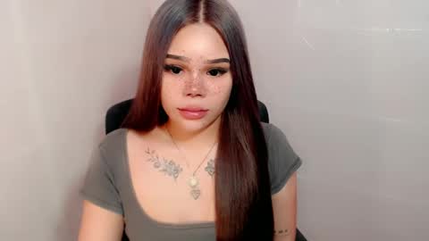 Snapshot of preciousangel69xxx chatting on 02.06.25 MAXXINE online show from 02.06.25