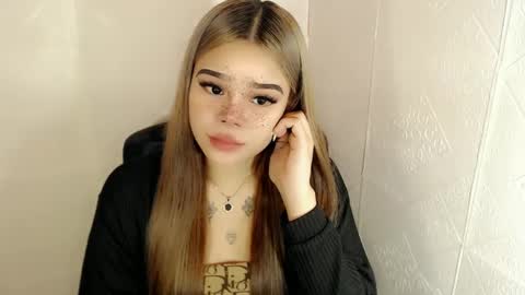 Snapshot of preciousangel69xxx chatting on 02.28.25 MAXXINE online show from 02.28.25