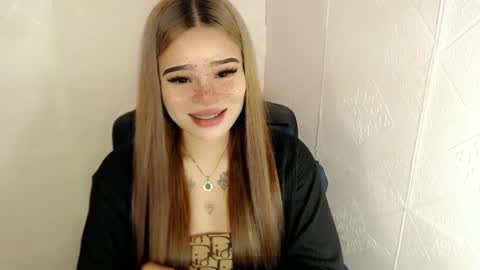 Snapshot of preciousangel69xxx chatting on 03.04.25 MAXXINE online show from 03.04.25