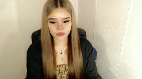 Snapshot of preciousangel69xxx chatting on 03.04.25 MAXXINE online show from 03.04.25