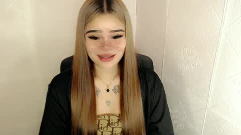 Snapshot of preciousangel69xxx chatting on 03.05.25 MAXXINE online show from 03.05.25