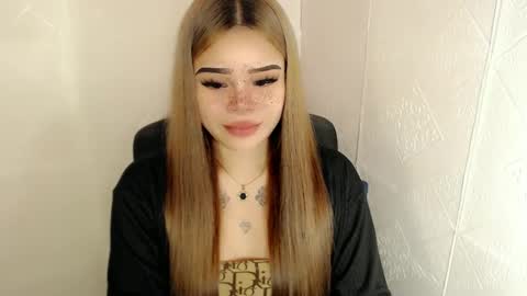 Snapshot of preciousangel69xxx chatting on 03.07.25 MAXXINE online show from 03.07.25