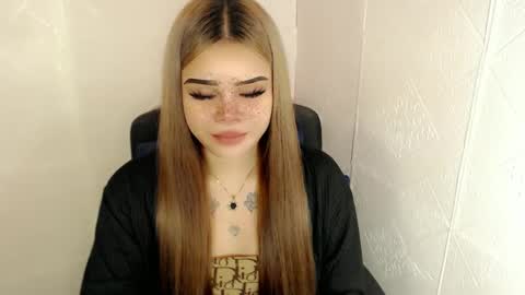 Snapshot of preciousangel69xxx chatting on 03.08.25 MAXXINE online show from 03.08.25