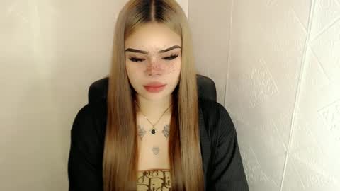 Snapshot of preciousangel69xxx chatting on 03.08.25 MAXXINE online show from 03.08.25