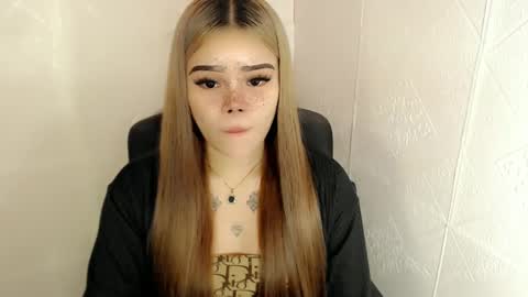 Snapshot of preciousangel69xxx chatting on 03.09.25 MAXXINE online show from 03.09.25