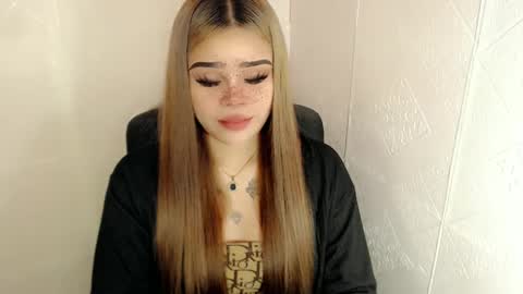 Snapshot of preciousangel69xxx chatting on 03.09.25 MAXXINE online show from 03.09.25