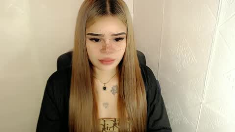 Snapshot of preciousangel69xxx chatting on 03.10.25 MAXXINE online show from 03.10.25