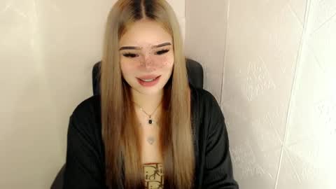 Snapshot of preciousangel69xxx chatting on 03.11.25 MAXXINE online show from 03.11.25