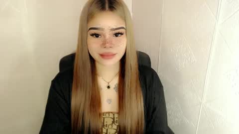 Snapshot of preciousangel69xxx chatting on 03.12.25 MAXXINE online show from 03.12.25