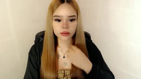 Snapshot of preciousangel69xxx chatting on 10.07.25 MAXXINE online show from 10.07.25