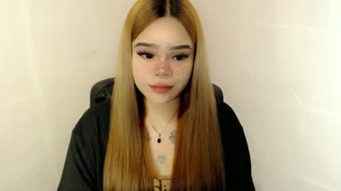 Snapshot of preciousangel69xxx chatting on 10.11.25 MAXXINE online show from 10.11.25