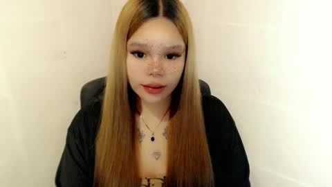 Snapshot of preciousangel69xxx chatting on 11.05.25 MAXXINE online show from 11.05.25