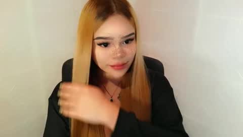 Snapshot of preciousangel69xxx chatting on 12.04.25 MAXXINE online show from 12.04.25