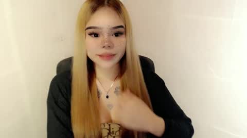 Snapshot of preciousangel69xxx chatting on 12.14.25 MAXXINE online show from 12.14.25