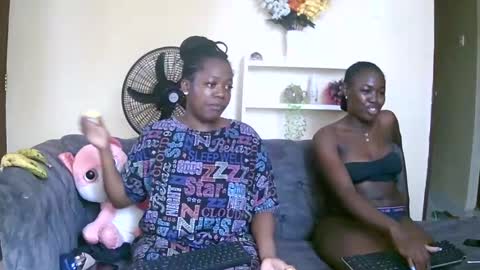 Snapshot of preetycookie chatting on 01.03.25 Lilly online show from 01.03.25