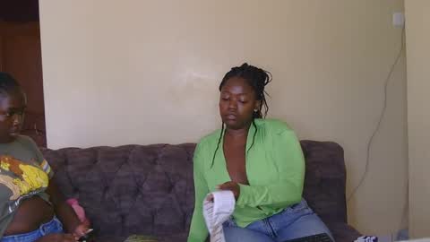 Snapshot of preetycookie chatting on 02.04.25 Lilly online show from 02.04.25