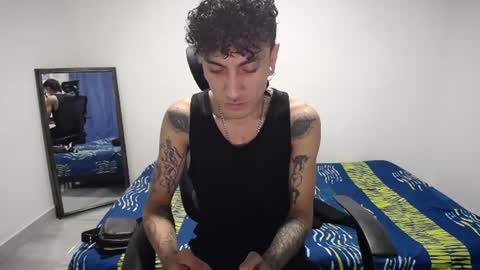 Snapshot of present_the_magic chatting on 07.29.26 Plux online show from 07.29.26