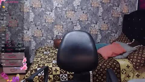 Snapshot of pretty_cristal22 chatting on 04.25.26 pretty_cristal22 online show from 04.25.26