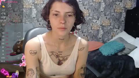 Snapshot of pretty_cristal22 chatting on 05.21.26 pretty_cristal22 online show from 05.21.26