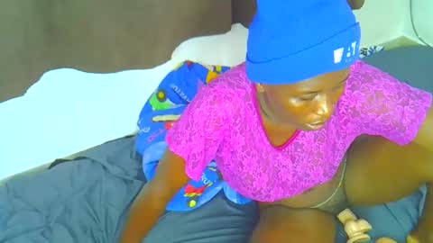 Snapshot of pretty_ebony_dolls chatting on 09.18.25 riri online show from 09.18.25