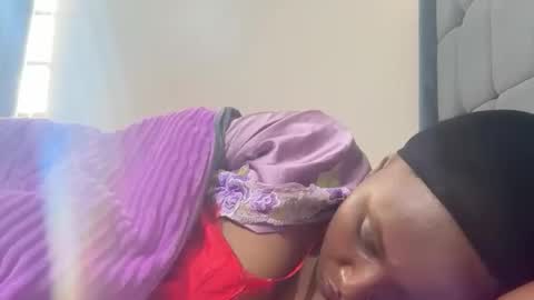 Snapshot of pretty_ellsie chatting on 09.23.25 independent model online show from 09.23.25