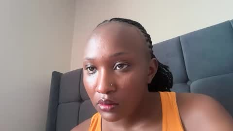 Snapshot of pretty_ellsie chatting on 10.15.25 independent model online show from 10.15.25