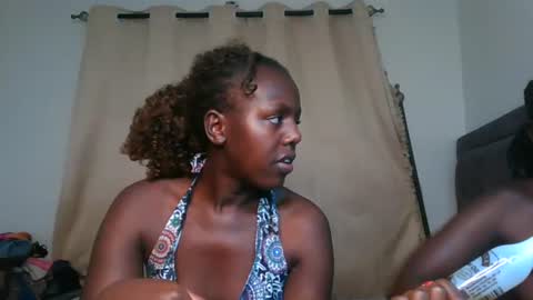 Snapshot of pretty_empress chatting on 08.02.26 pretty_empress online show from 08.02.26