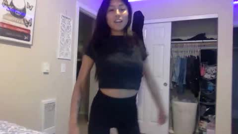 Snapshot of pretty_girl828687 chatting on 10.16.25 pretty_girl828687 online show from 10.16.25