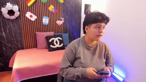 pretty_honey22 online show from 06.20.26