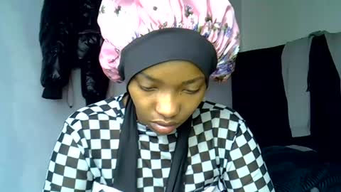 Snapshot of pretty_jazminee chatting on 06.25.26 pretty jazminee online show from 06.25.26