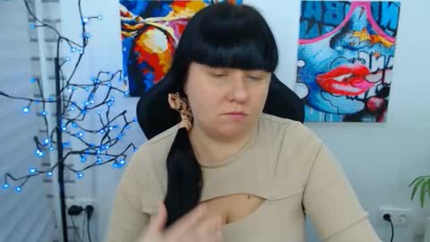 pretty_malika online show from 11.25.25