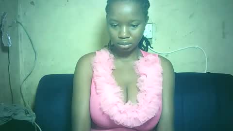 Snapshot of pretty_milan chatting on 12.15.25 pretty_milan online show from 12.15.25