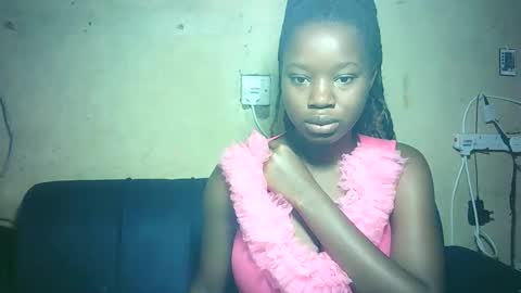 pretty_milan online show from 12.23.25